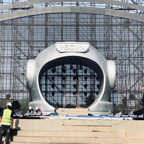 Mô Hình Công Nghệ nhựa composite cao 10m sản xuất thi công sự kiện cuộc thi hoa hậu hoàn vũ việt nam 2025