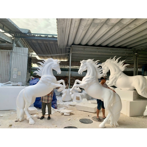 Ưu nhược điểm của mô hình ngựa 3D bằng xốp so với mô hình in 3D, đúc composite